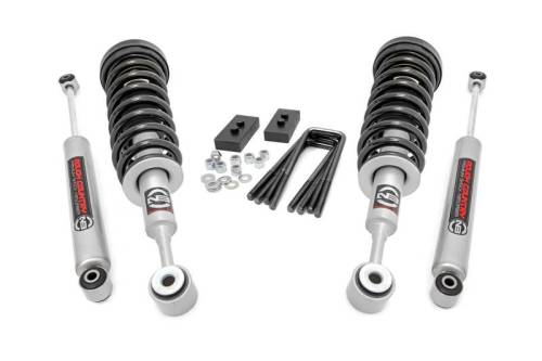 Rough Country - 57031 | 2.5in Ford Strut Leveling Lift Kit (04-08 F-150)
