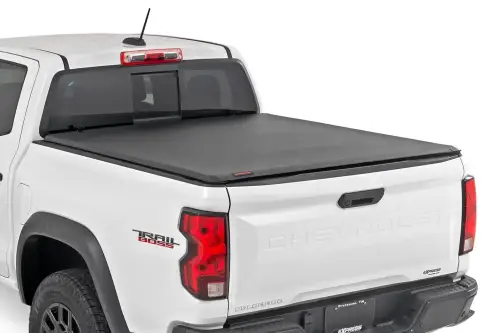 Rough Country - 42120500 | Rough Country Soft Roll Up Bed Cover Chevrolet Colorado / GMC Canyon 2WD/4WD | 5' Bed