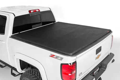 Rough Country - 41288650A | Rough Country Soft Tri-Fold Bed Cover For Chevrolet Silverado /GMC Sierra 1500 | 6'7" Bed
