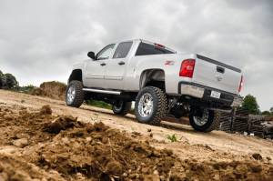 25340 | Rough Country 7.5 Inch Lift Kit For Chevrolet Silverado / GMC Sierra 2500 HD/3500 HD | 2011-2019 | M1 Shocks
