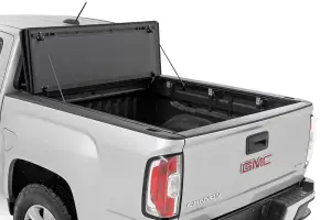 Rough Country - 49120500 | Rough Country Hard Tri-Fold Flip Up Bed Cover For Chevrolet Colorado / GMC Canyon | 5' Bed - Image 2