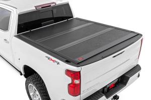 47120651B | Rough Country Hard Low Profile Bed Cover Chevrolet Silverado / GMC Sierra 2500 HD & 3500 HD | 6'9" Bed, Rail Caps