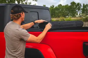 Rough Country - 50620500 | Rough Country Hard Roll Up Bed Cover For Jeep Gladiator JT 4WD (2020-2025) | 5' Bed - Image 5