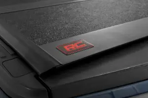 Rough Country - 47229650B | Rough Country Hard Low Profile Bed Cover For Ford F150 / F-150 Raptor, Tremor & Lightning | 6'7" Bed - Image 5