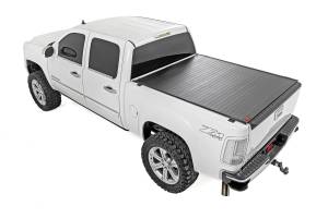 Rough Country - 50123560 | Rough Country Hard Roll Up Bed Cover For Chevrolet Silverado 1500 / GMC Sierra 1500 | 6'7" Bed With Rail Caps - Image 5