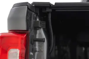 Rough Country - 53507650 | Rough Country Manual Retractable Bed Cover For Ford F-250/F-350 Super Duty | 6'10" Bed - Image 6